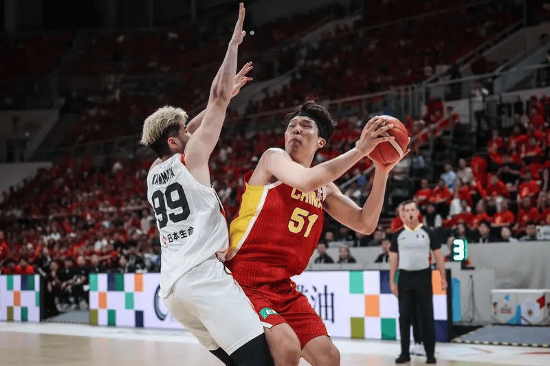国家队俱乐部双线受挫 杨瀚森职业生涯进入至暗时刻?